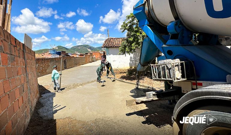 Prefeitura de Jequié amplia programa de pavimentação e serviços chegam à comunidade do Conjunto Prodecor no Mandacaru